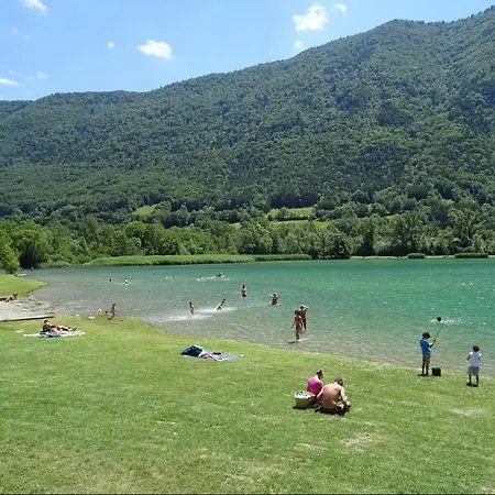 Entre Lacs Et Montagnes *
